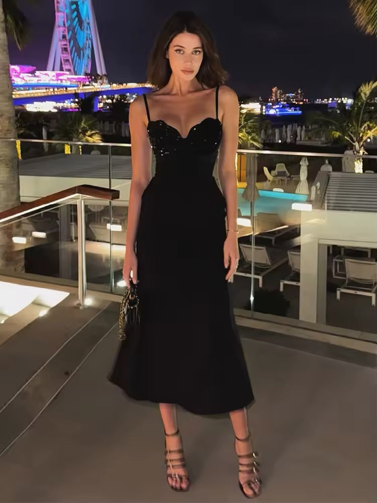 Dames midijurk met spaghettibandjes en hartvormige halslijn met pailletten op het bovenstuk