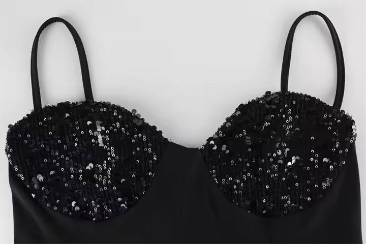 Dames midijurk met spaghettibandjes en hartvormige halslijn met pailletten op het bovenstuk