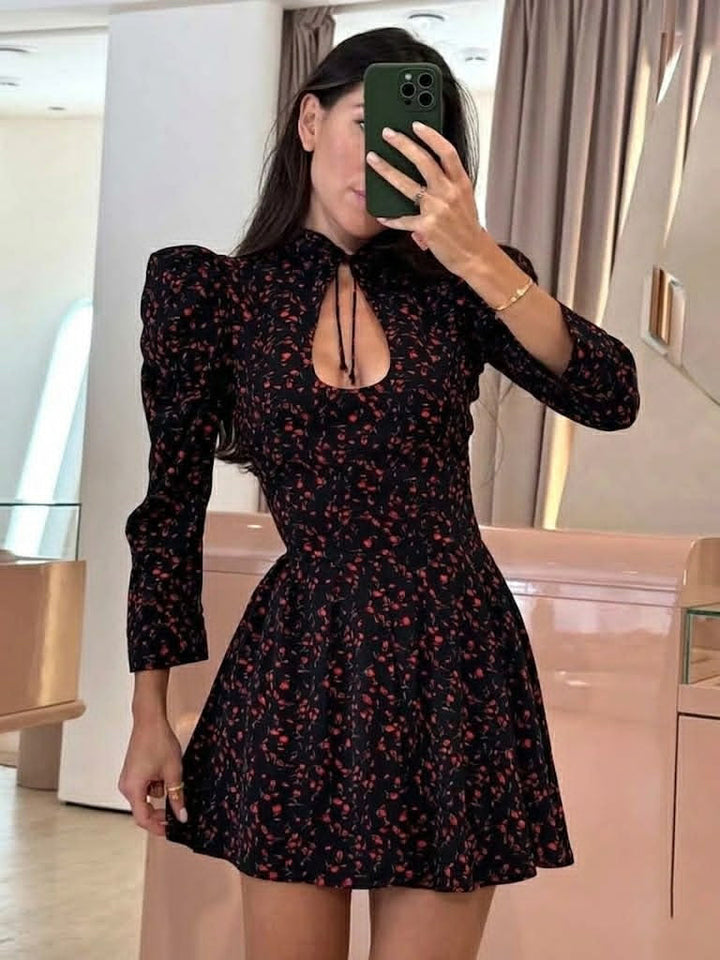 Dames mini-jurk met bloemenprint en opstaande kraag met vetersluiting en pofmouwen