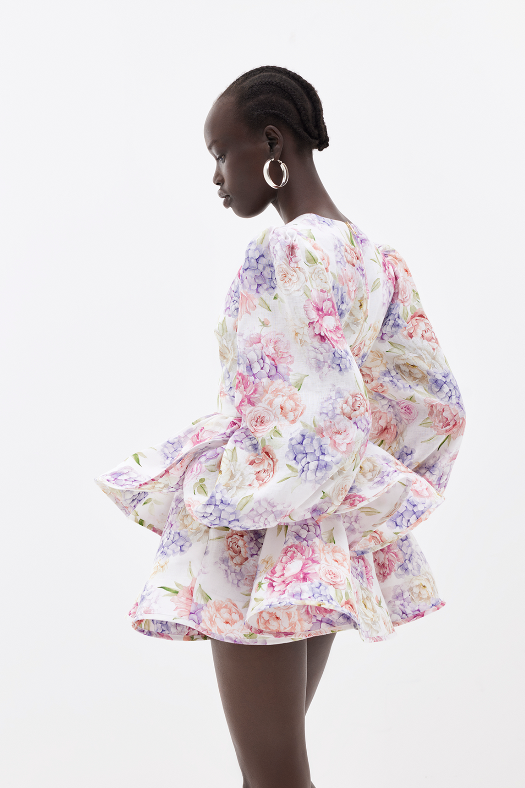 Dames minijurk met bloemenprint, diepe V-hals, ballonmouwen en gelaagde rok