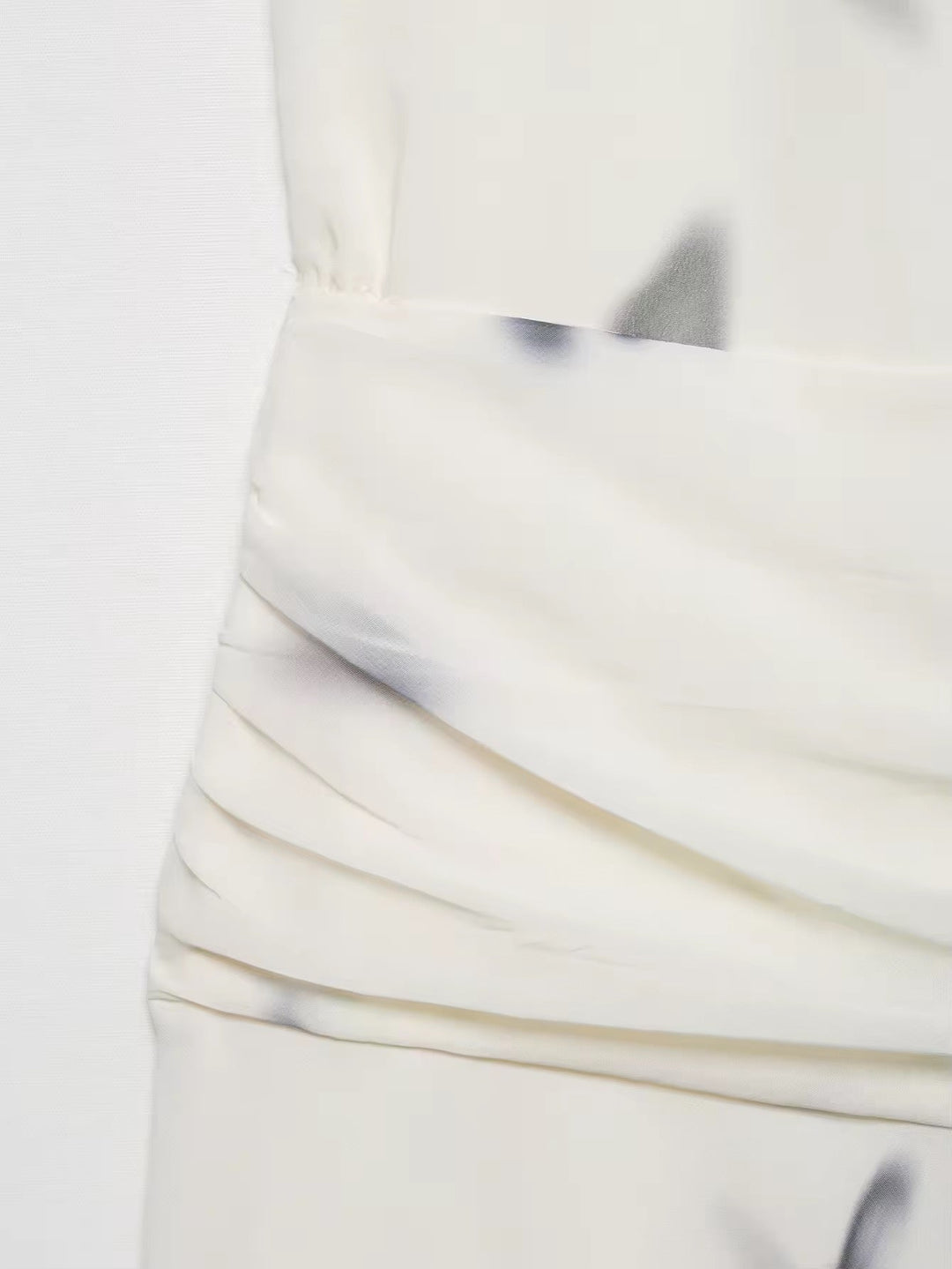 Dames halter maxi-jurk met vlinderprint en open rug met geplooide taille