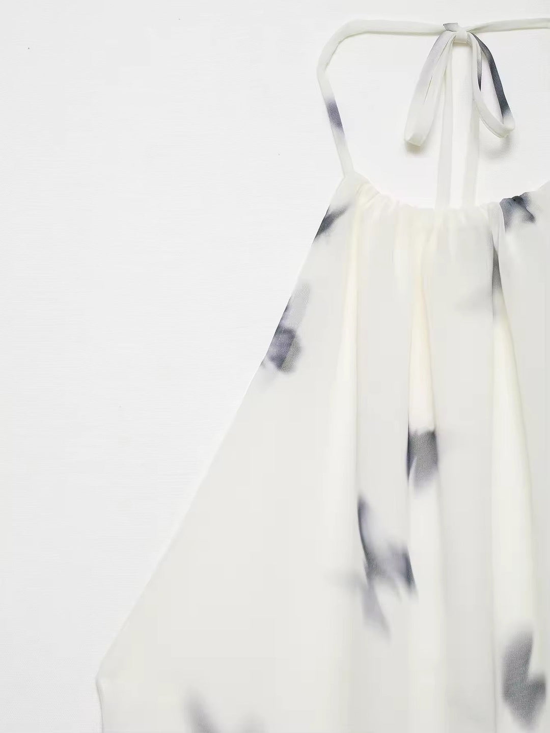 Dames halter maxi-jurk met vlinderprint en open rug met geplooide taille