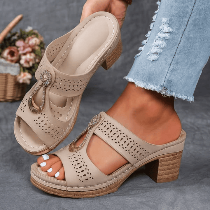 Damen Peep-Toe Mule-Sandalen mit Blockabsatz und Metallornament