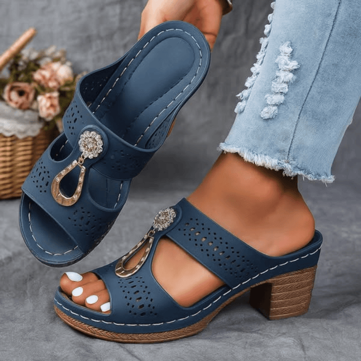 Damen Peep-Toe Mule-Sandalen mit Blockabsatz und Metallornament