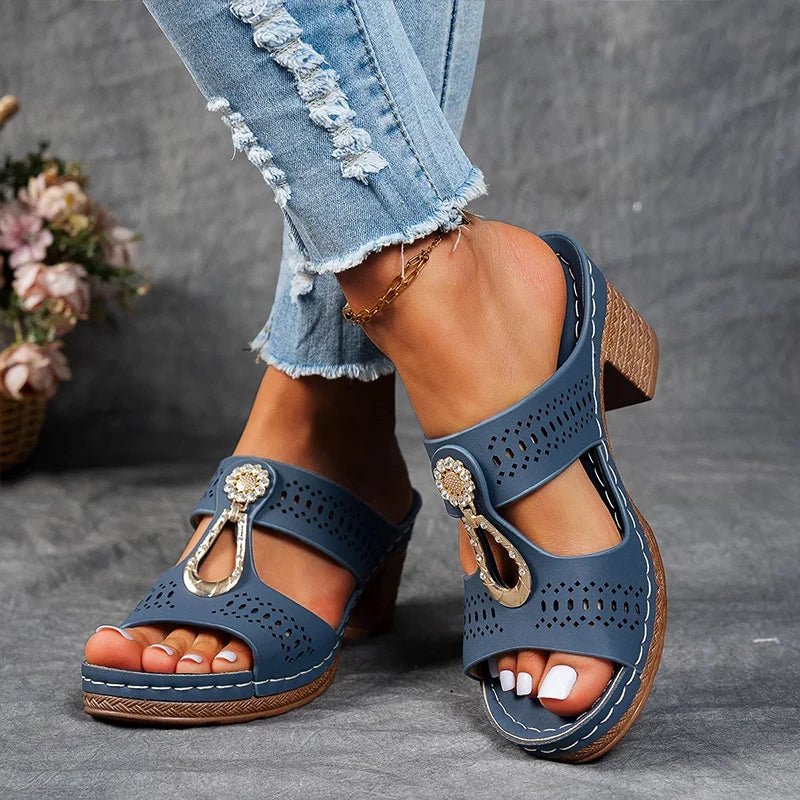 Damen Peep-Toe Mule-Sandalen mit Blockabsatz und Metallornament