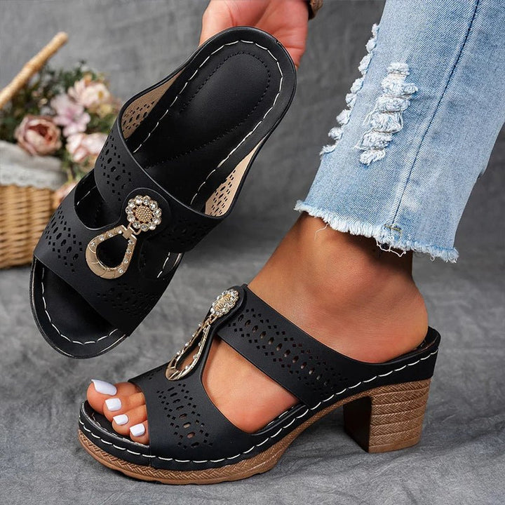Damen Peep-Toe Mule-Sandalen mit Blockabsatz und Metallornament