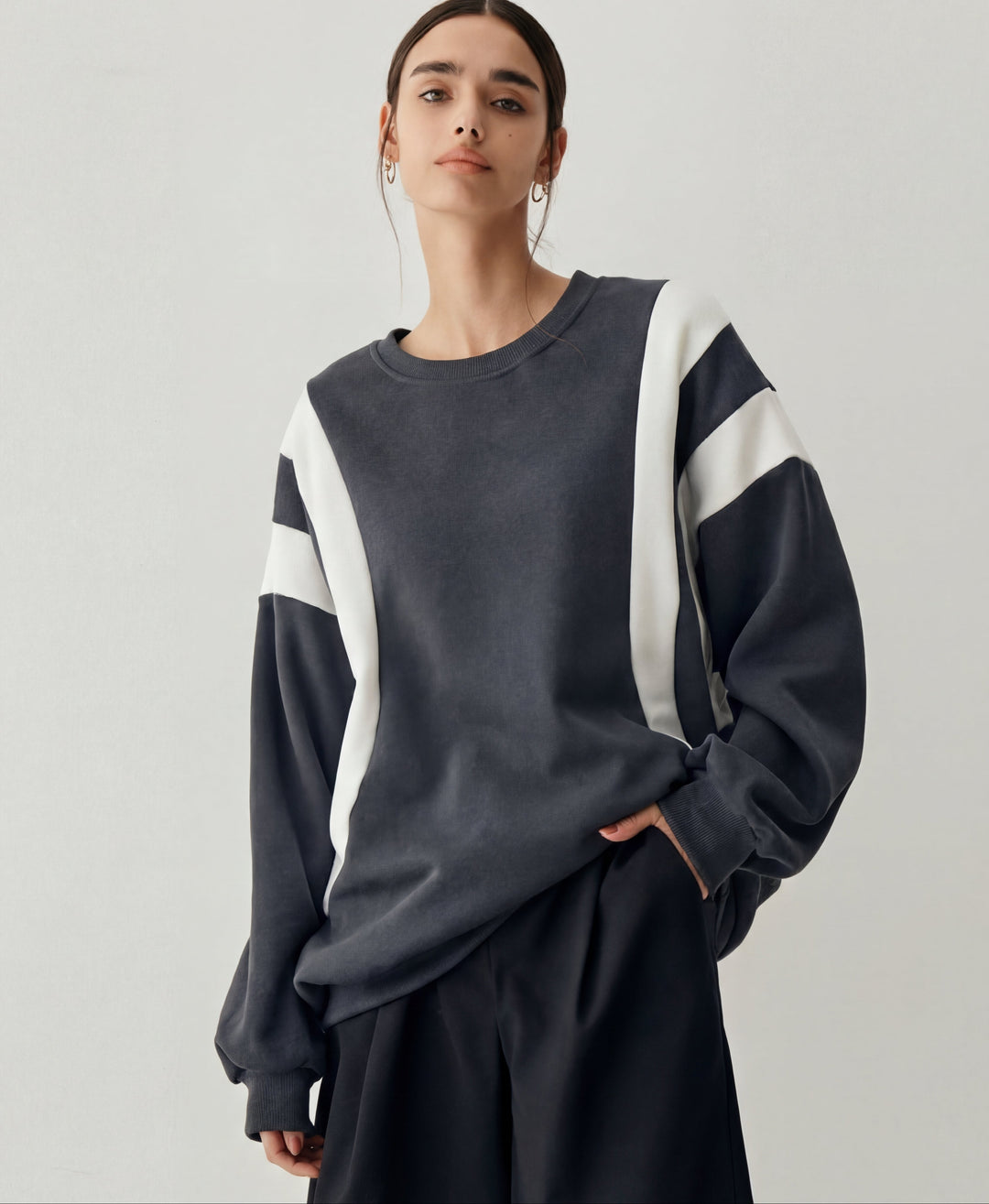 Damen Pullover mit Rundhalsausschnitt und Streifendetail an den Ärmeln