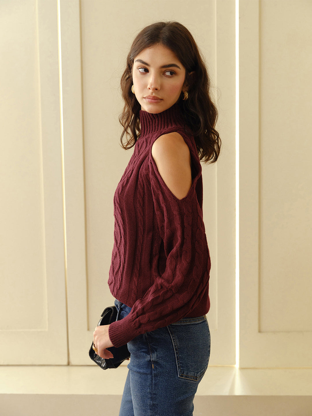 Damen Pullover mit Schulterausschnitten und Zopfmuster