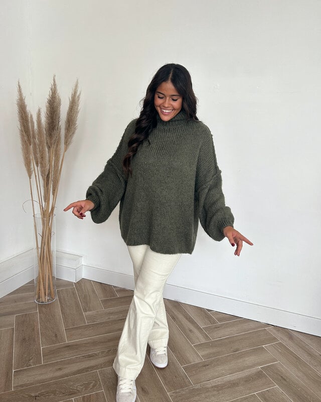 Damespullover met opstaande kraag, ballonmouwen en gestructureerde boorden