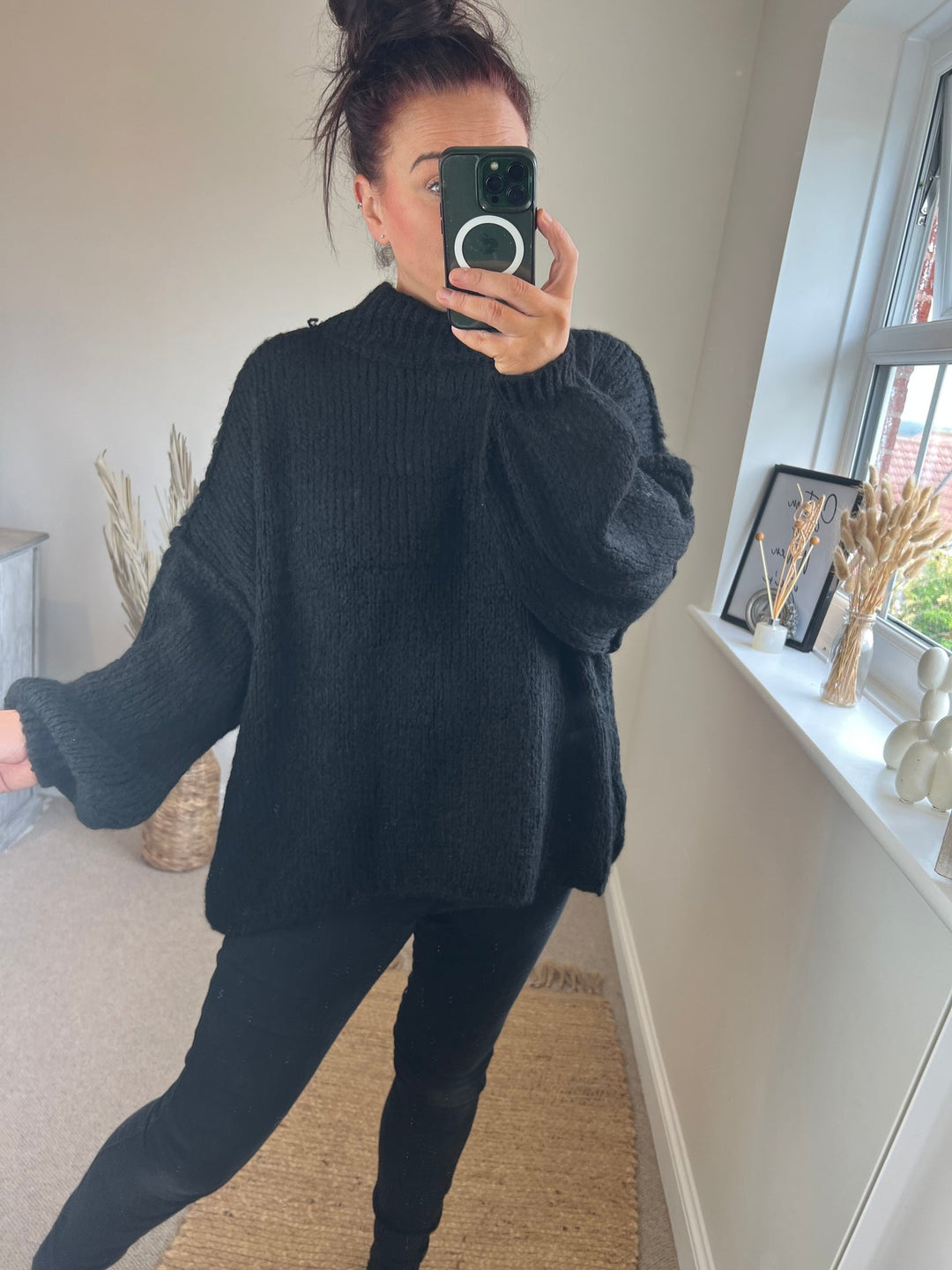 Damespullover met opstaande kraag, ballonmouwen en gestructureerde boorden