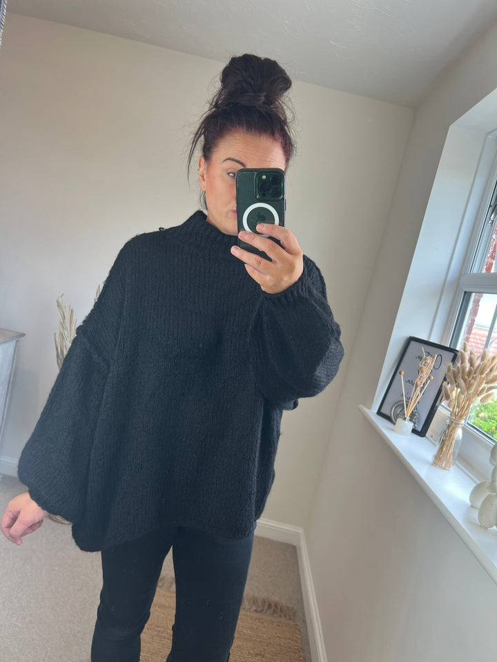 Damespullover met opstaande kraag, ballonmouwen en gestructureerde boorden