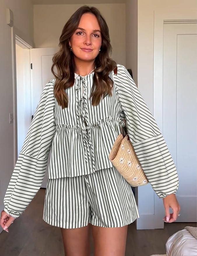 Damesset voor vrouwen met streeppatroon, pofmouwen en korte broek
