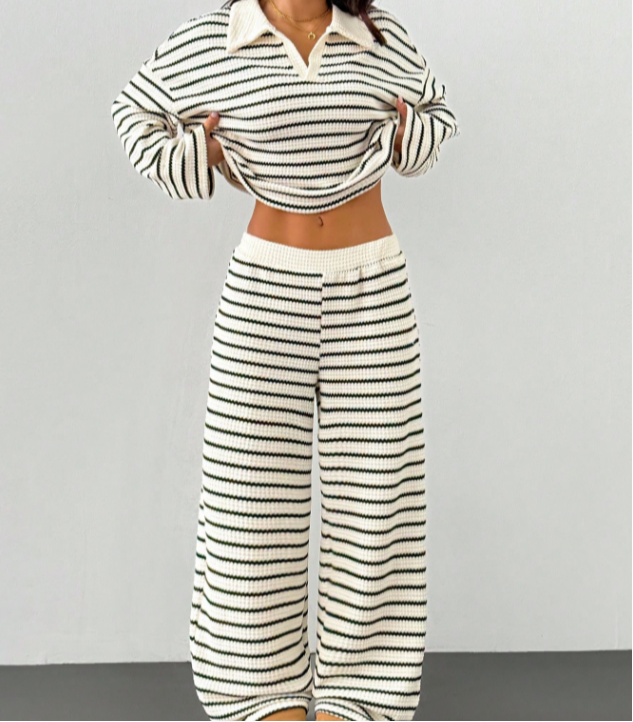Damen Set mit gestreiftem Oberteil und Hose