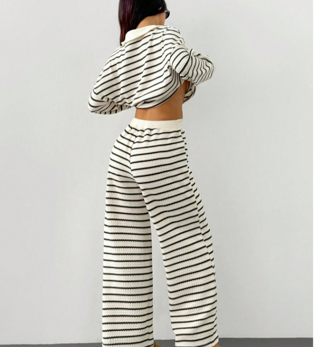 Damen Set mit gestreiftem Oberteil und Hose