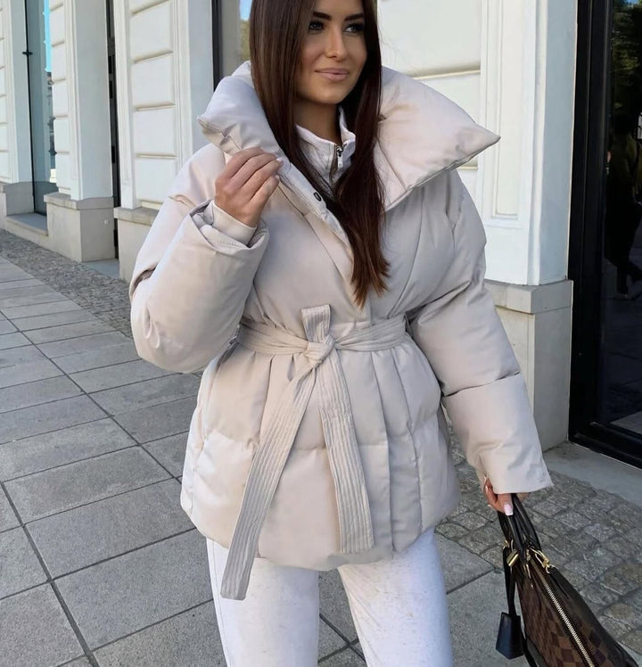 Damen Steppjacke mit übergroßem Stehkragen und Bindegürtel