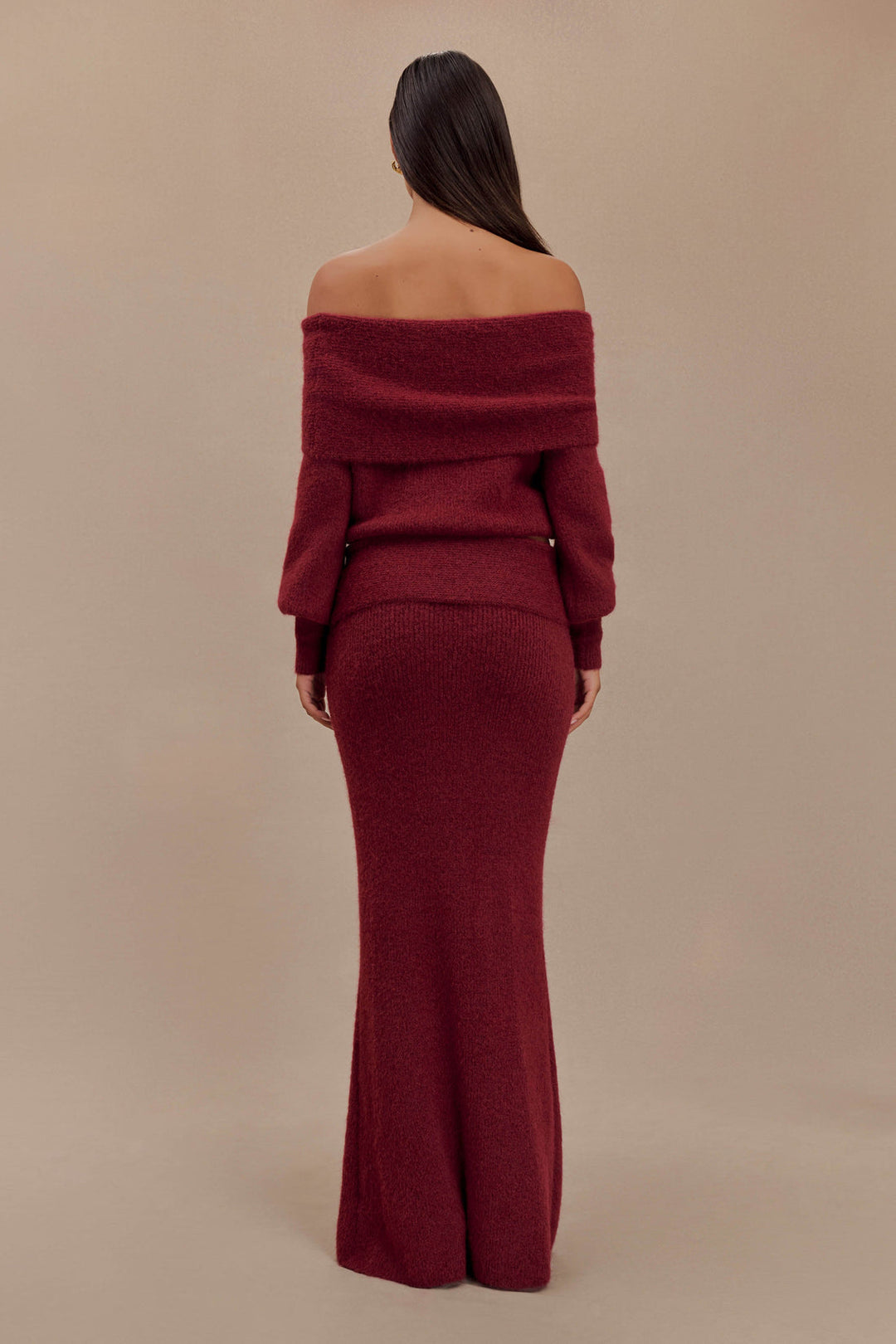Dames gebreide set met off-shoulderhalslijn, lange mouwen en maxirok