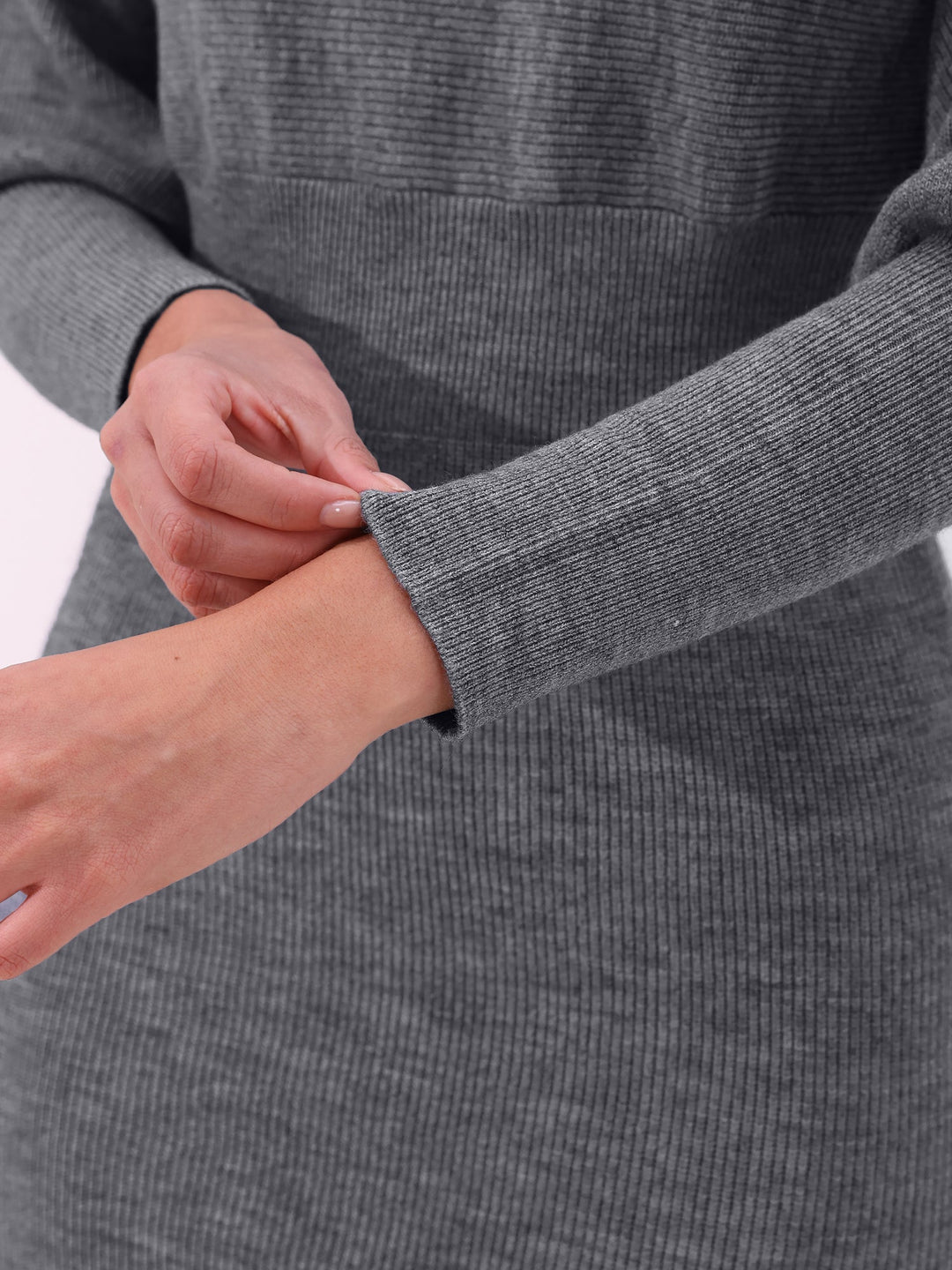 Dames gebreide jurk met ronde hals, ballonmouwen en midilengte