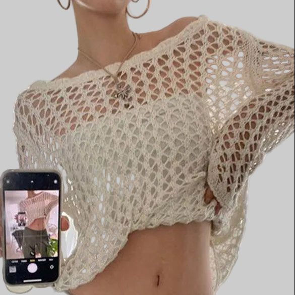 Gebreide damestop met ajourmotief, wijde halslijn, lange mouwen en kort model