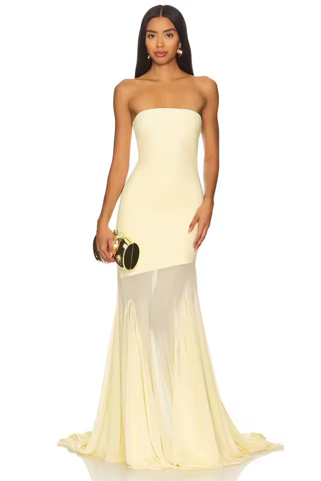Dames strapless maxi-jurk met asymmetrisch transparant inzetstuk en uitlopende zoom