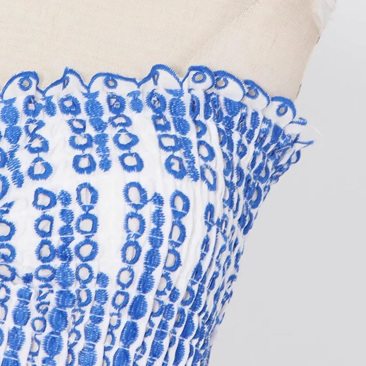 Dames Strapless Mini Jurk met Broderie Anglaise Geplooid Bovenstuk en Ruches Rok