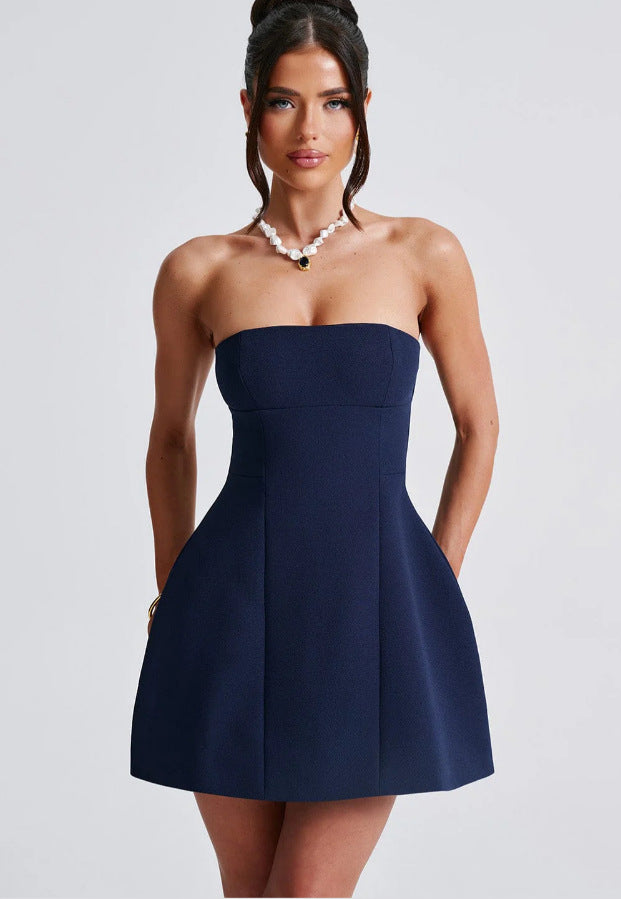 Dames strapless minijurk met paneelnaden en uitlopende rok