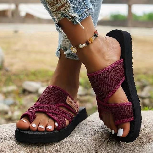Damen Zehensteg-Sandalen mit Kreuzriemen und Flachboden