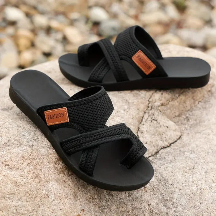 Damen Zehensteg-Sandalen mit Kreuzriemen und Flachboden