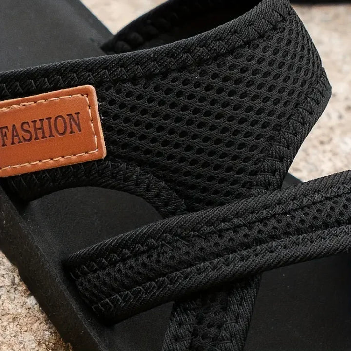 Damen Zehensteg-Sandalen mit Kreuzriemen und Flachboden