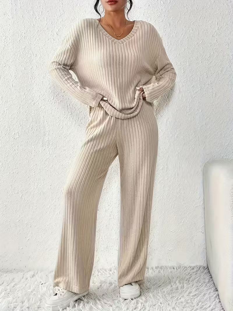 Dames tweedelig set met V-hals top en wijde broek