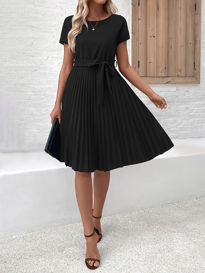 Elise | Plissiertes Kurzarm-Midikleid mit Bindegürtel