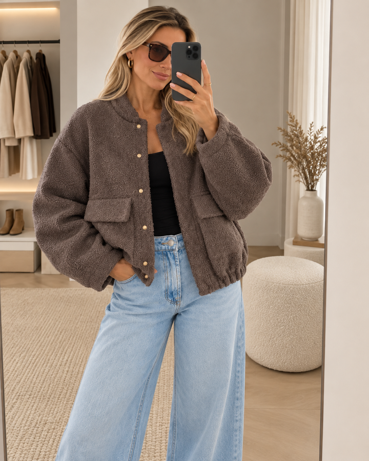 Emma Damen Kurze Bomberjacke mit Knopfverschluss – Braun