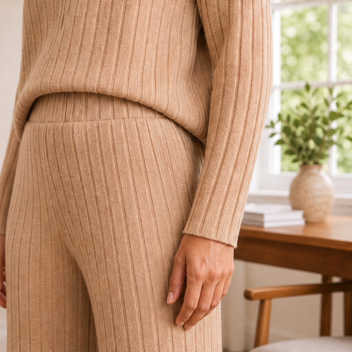 Frauke Damen Zweiteiler aus Rippstrick-Rollkragenpullover und weiter Hose