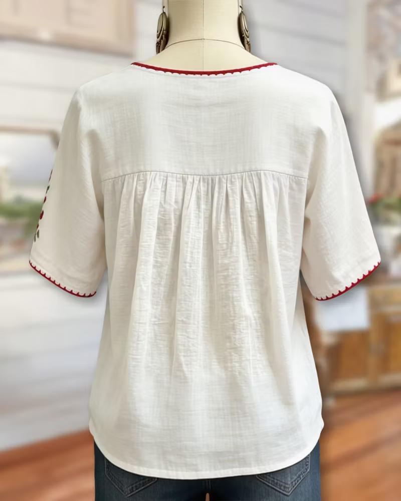 Frieda Damen Bluse mit Blumenstickerei und gerafftem Rundhalsausschnitt