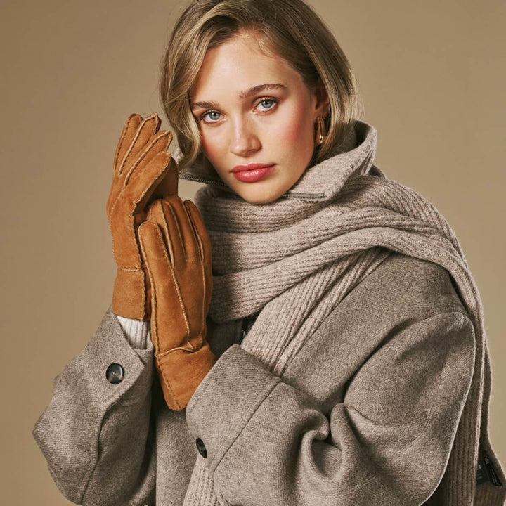 Damen Handschuhe mit Patchwork und Ziernähten – Cognac