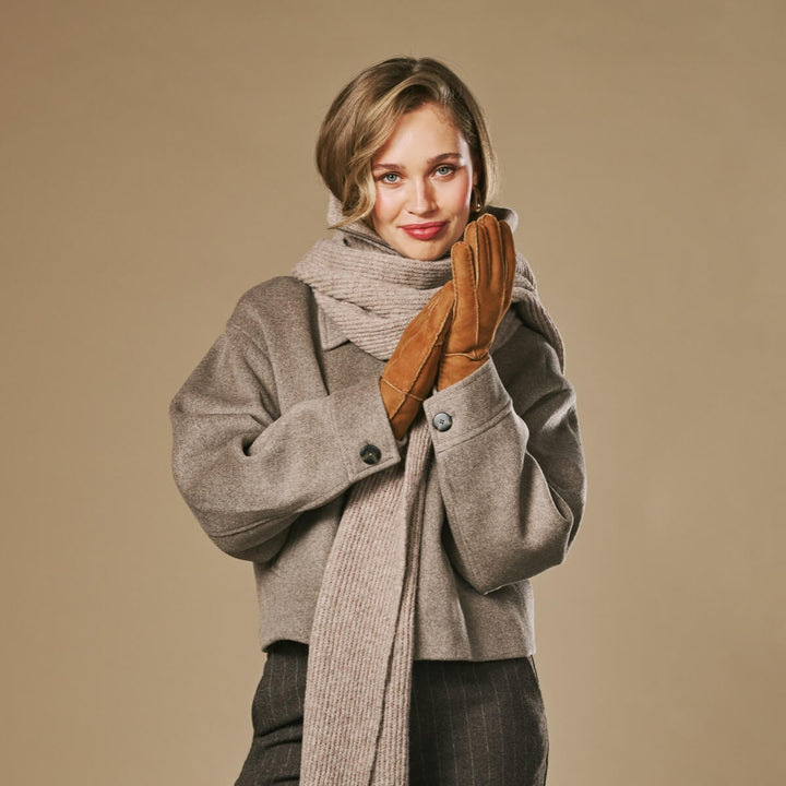 Damen Handschuhe mit Patchwork und Ziernähten – Cognac