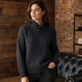 Greta | Damen Strickpullover mit Strukturmuster und Stehkragen mit Knopf