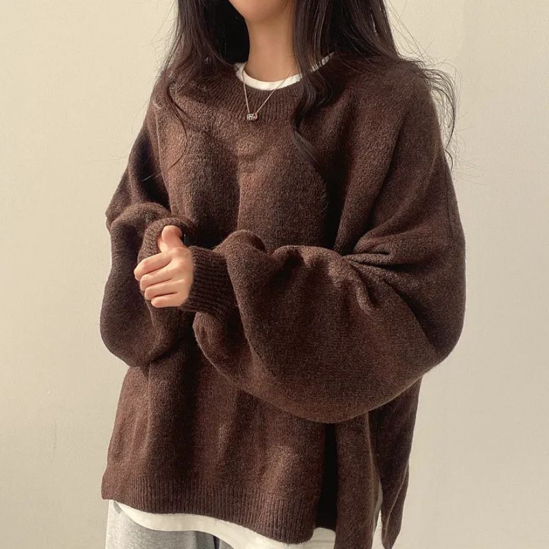 Gretje Damen Strickpullover mit Rundhalsausschnitt und Seitenschlitzen – Braun