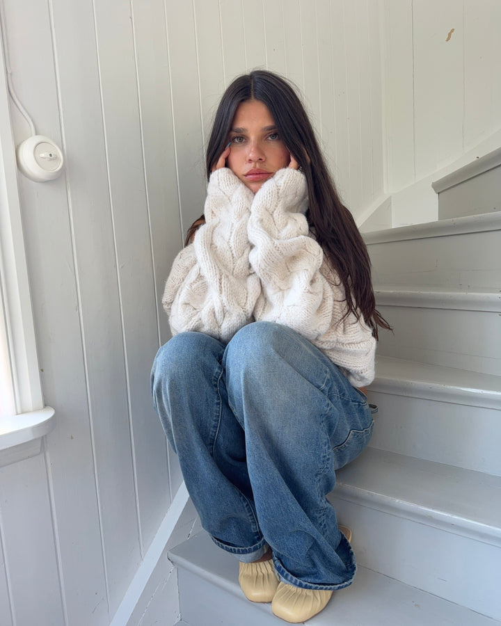 Hanna Damen Zopfstrickpullover mit Puffärmeln und Oversize-Schnitt – Creme