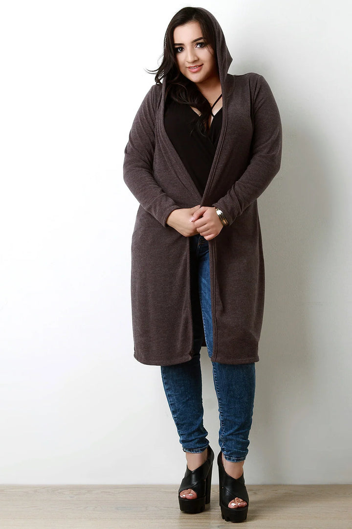 Hedda | Damen Strickcardigan in langer Form mit Kapuze und Knopfleiste