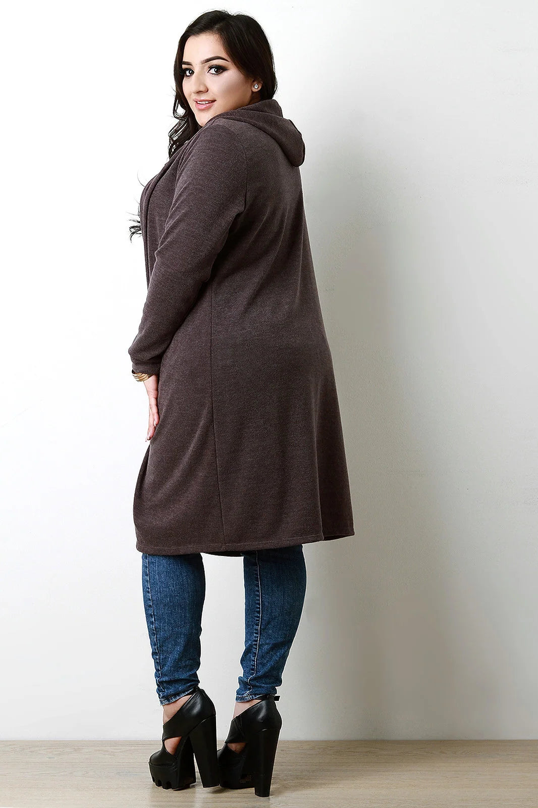 Hedda | Damen Strickcardigan in langer Form mit Kapuze und Knopfleiste