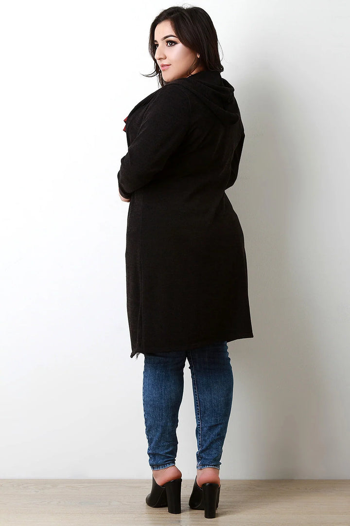 Hedda | Damen Strickcardigan in langer Form mit Kapuze und Knopfleiste