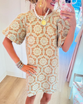 Ilsabe | Damen Shiftkleid mit verziertem Ausschnitt und Medaillon-Print