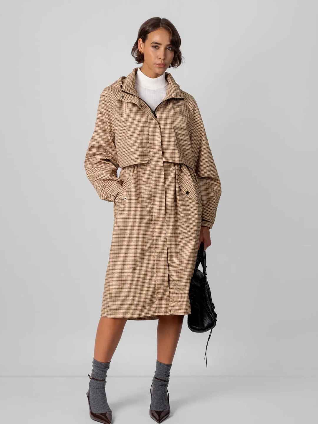 Ilse Damen Langer Regenmantel mit Schlichter Silhouette – Beige Hahnentritt