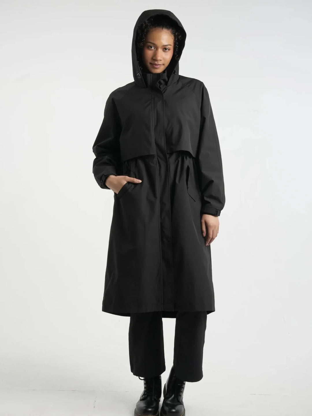 Ilse Damen Langer Regenmantel mit Schlichter Silhouette – Schwarz