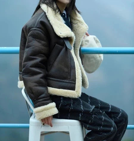 Isabell Damen Fliegerjacke aus Kunstleder mit Frontschnalle und großem Kragen