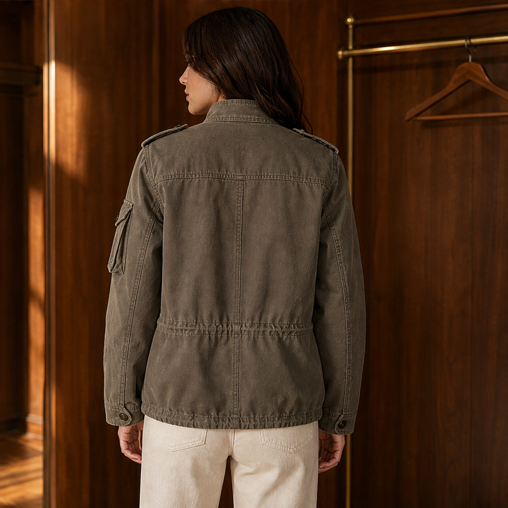 Kirsten Damen Feldjacke mit Stehkragen, Pattentaschen und Tunnelzug