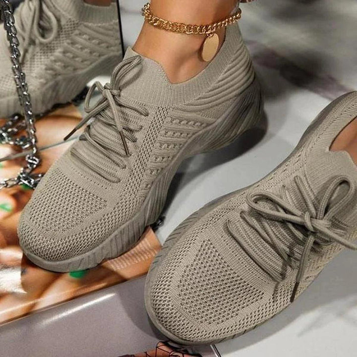 Laufschuhe Damen mit Streetstyle-Design und Schnürung