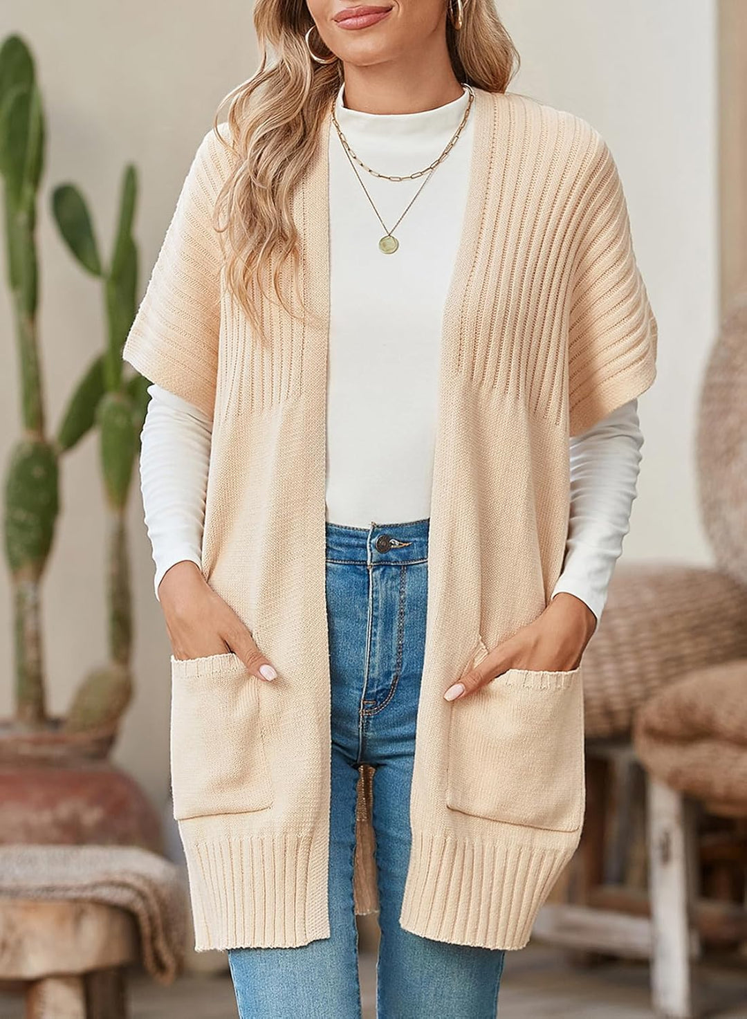 Lea Damen Kurzarm-Strickjacke mit offener Front, Faltenärmeln und Taschen – Beige