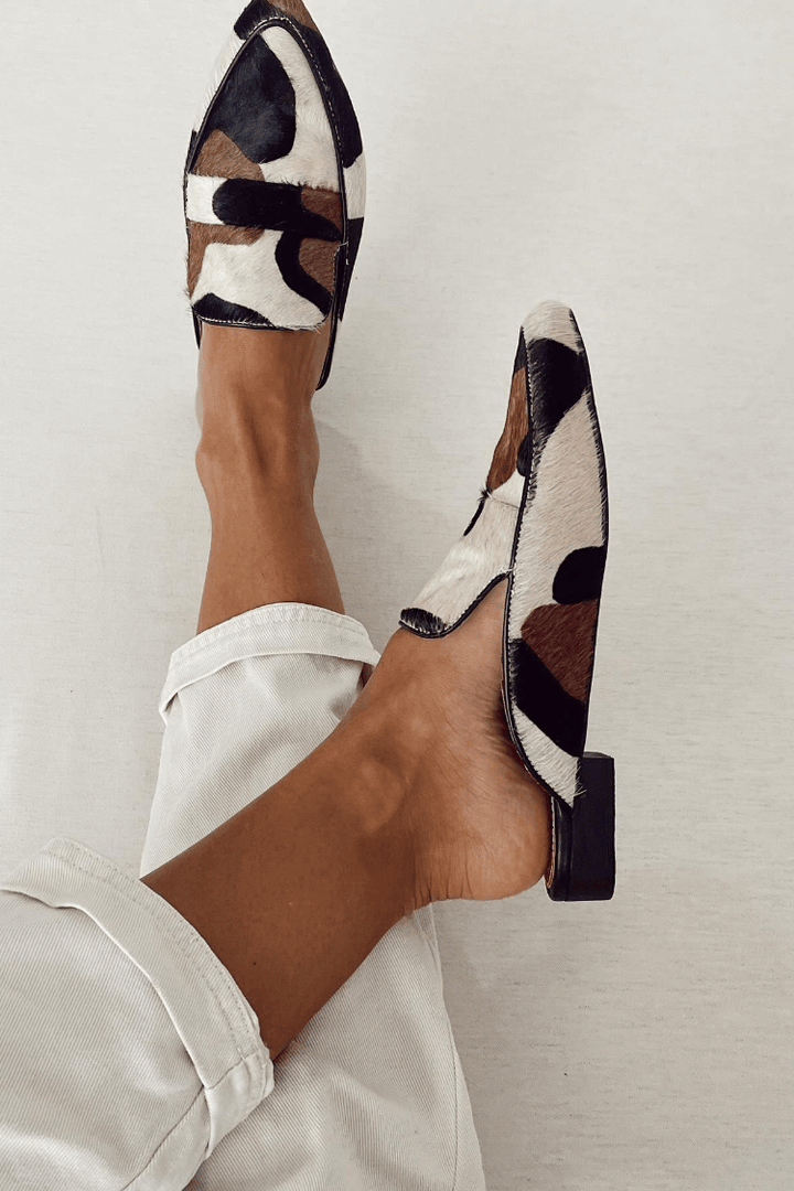 Loafer Damen mit Tiermuster und Goldfarbener Zierspange