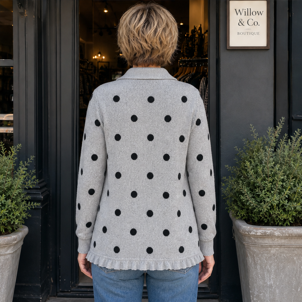 Lotta Damen Strickjacke mit Punktemuster, Kragen und Rüschenbesatz